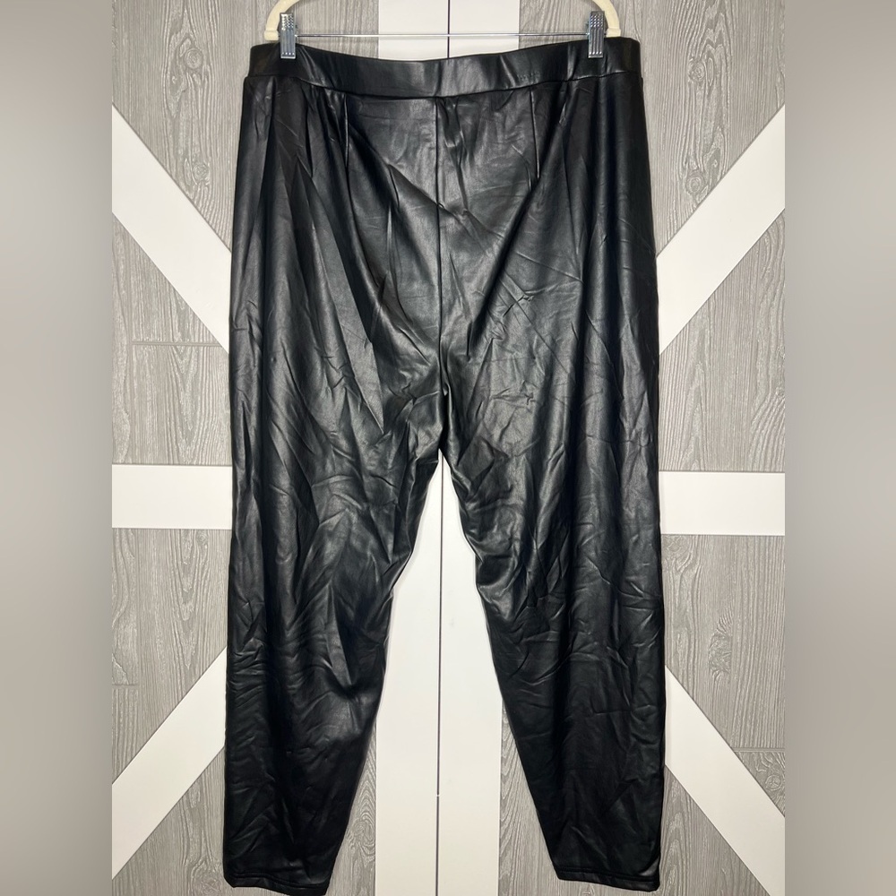 224. NEW Nina Parker Black Faux Leather Pants 2X